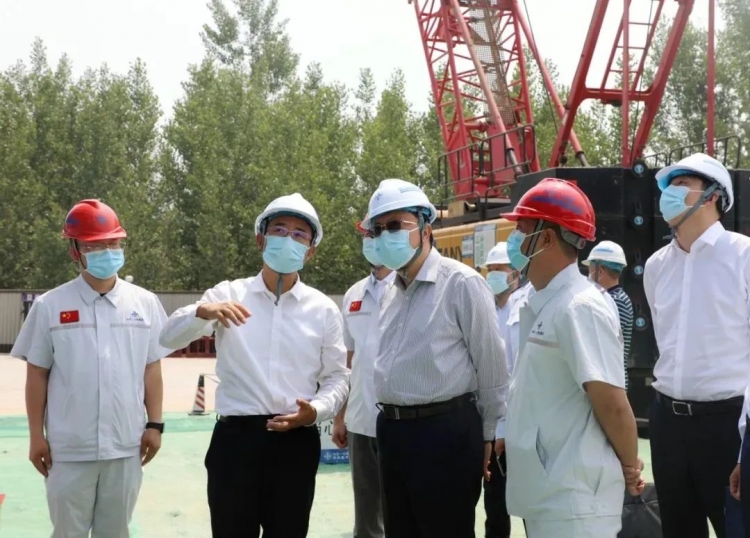 中交集团主要领导到公司济南黄河大桥项目开展“四不两直”带班安全检查