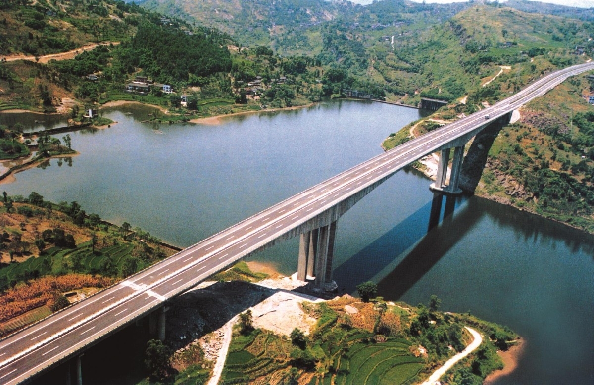 重庆长涪高速龙溪河大桥（2000年12月）