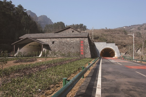 湖北三峡翻坝高速公路S4合同段季家坡隧道