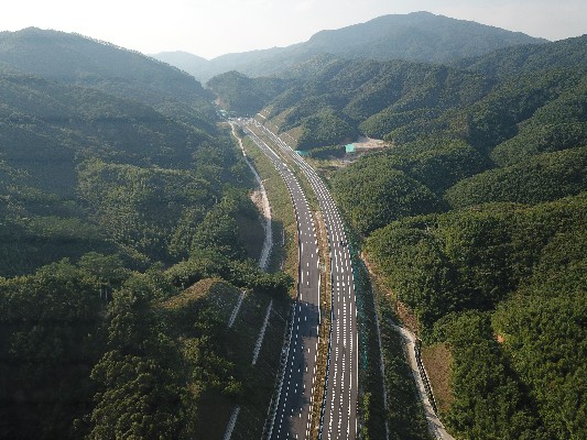 石岭隧道进口路基段~1.jpg